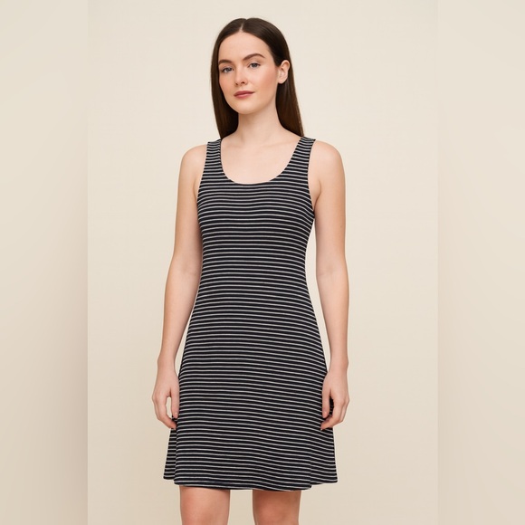 Banana Republic Dresses & Skirts - Banana Republic Navy & White Striped Sleeveless Fit & Flare Dress Size 8
B027